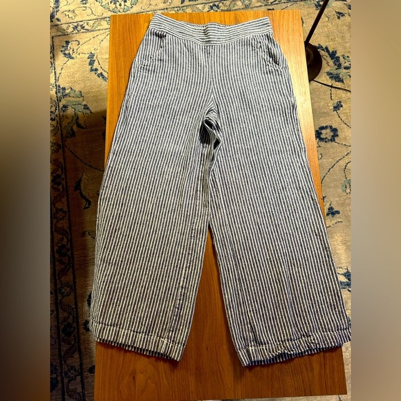 Wide leg Linen/Rayon XS white & navy blue capri pants, great w denim jacket/top - Picture 1 of 12